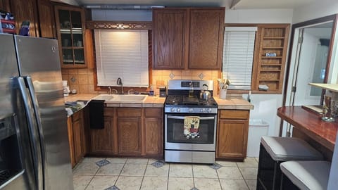  All  stainless steel appliances Dishwasher, frig + Gas Range vaulted ceiling