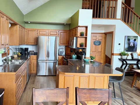 Kitchen w/ new appliances