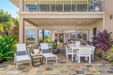 Enjoy your morning coffee or dining al fresco on the lanai