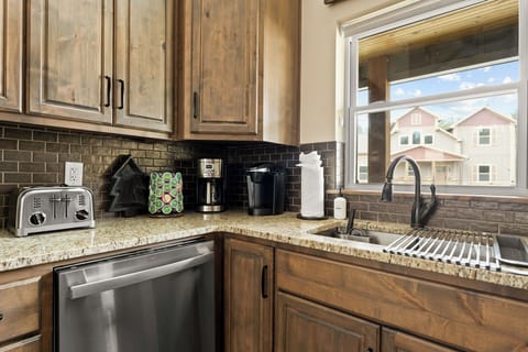 Fuel your day with the perfect cup! Brew your favorite ground coffee or pick a K-Cup for a quick caffeine fix. Sugars, sweeteners, teas and hot chocolate are located in the pantry.