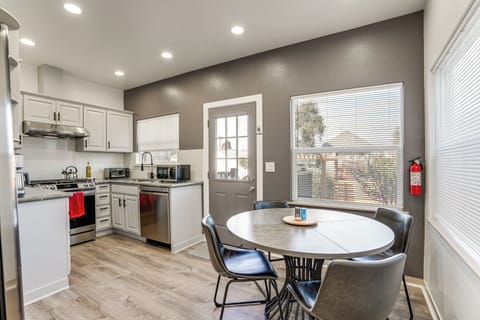 Kitchen | 1st Floor | Dishwasher | Trash Bags & Paper Towels Provided