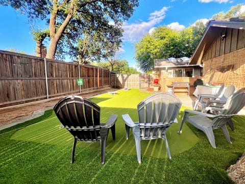 Backyard / Putting Green