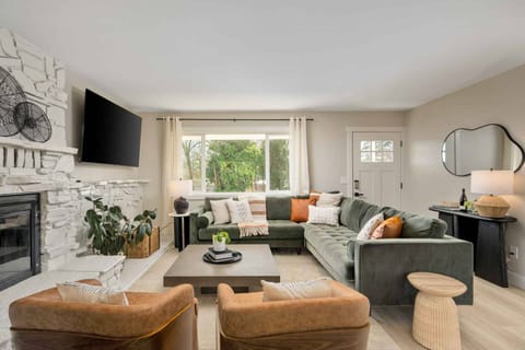 Welcome to The Holistic Hideaway! Please enjoy this one of a kind retreat in the heart of Tigard.