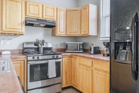 Fully stocked kitchen with 12 cup coffee maker and complimentary coffee.