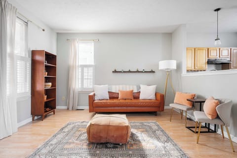 Living area, with a lot of natural lighting