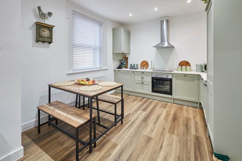 The Coach House, Apartment 1, Saltburn-by-the-Sea - Host & Stay