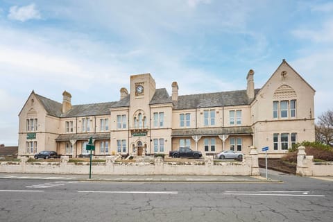 The Coach House, Apartment 1, Saltburn-by-the-Sea - Host & Stay