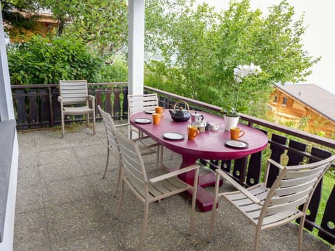 Plant, Table, Furniture, Property, Flowerpot, Tableware, Chair, Outdoor Table, Building, Outdoor Furniture