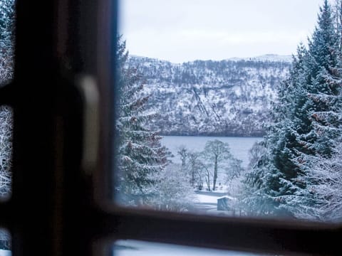 House, Home, Cottage, Estate, Driveway, Balcony, Siding, Villa