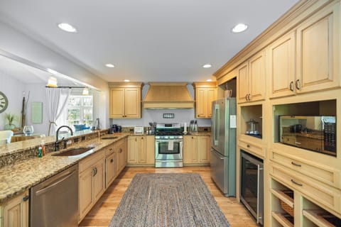 Endless prep space in this fully-equipped kitchen