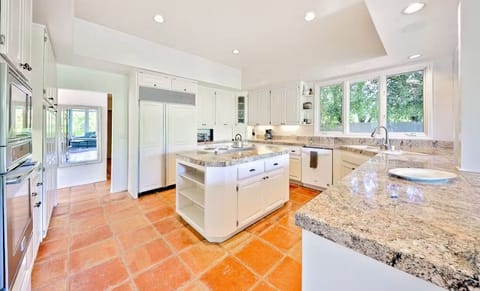 Well Equipped Kitchen For All Your Cooking Needs.