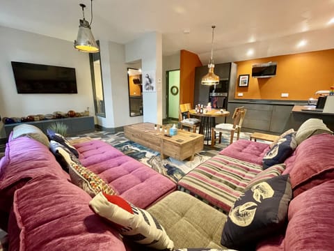 Living Room / Lounge