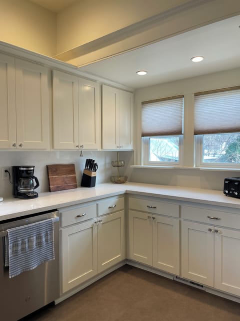 Kitchen has a blender, waffle maker, Keurig & drip coffee machine, & more.