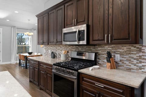 Everything you need to cook, dine, and enjoy in one space. 🍳🍽️