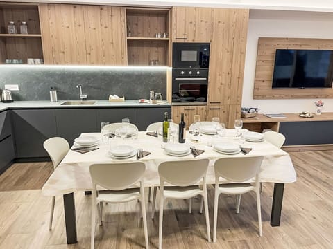 Furniture, Interior Design, Wood, Flooring, Kitchen, Kitchen & Dining Room Table, Table, Countertop, Floor, Ceiling