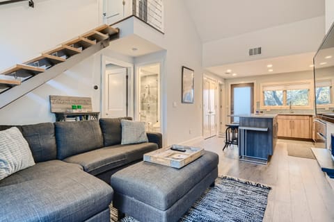 Comfy open-floor plan with modern and luxury kitchen and finishes. 