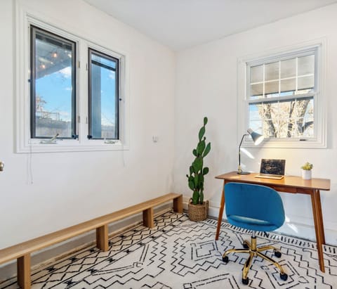 Office with workable area and super fast wifi! 
