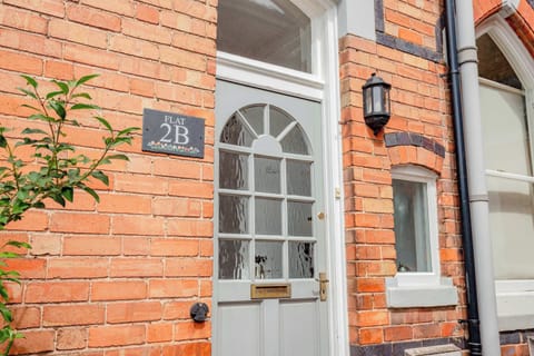 Cannon Apartment, Worcester - Host & Stay