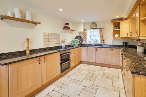 Newton Cottage, High Newton-by-the-Sea - Host & Stay