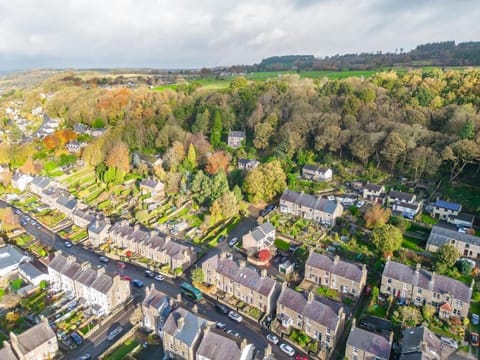 March Cottage, Matlock - Host & Stay