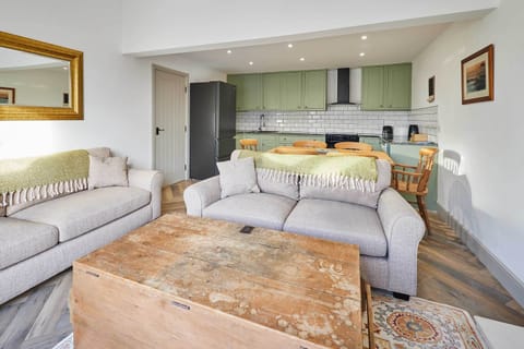 Middle Cottage, Seahouses - Host & Stay