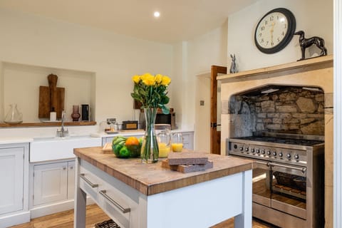 North End House Kitchen - StayCotswold