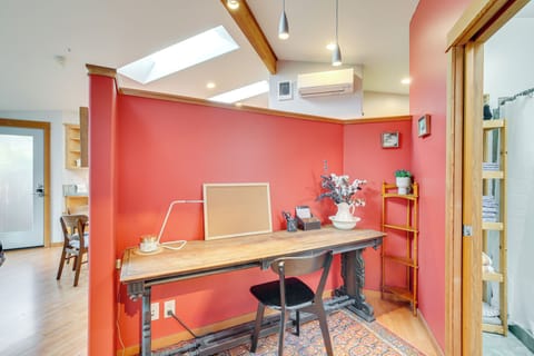 Laptop Workspace | Free WiFi