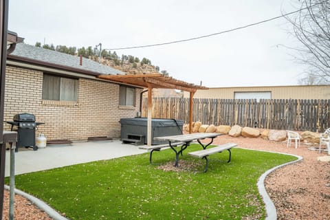 Great backyard with private hot tub! Enjoy having a picnic outside while listening to the Virgin River run right out behind the house!