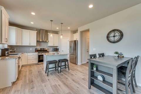 Dining Table | Dishware & Flatware | 1st Floor