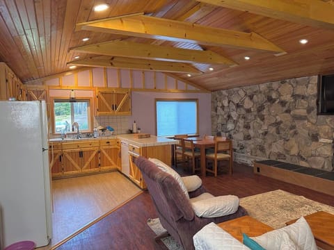 b6e222de-e954-4b98-a14f-0ca47cd2456d