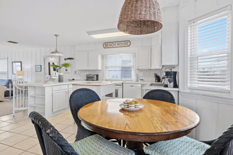 Dine with coastal charm! Natural light and beach vibes make every meal special.