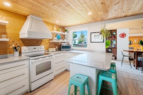 Kitchen with Island Seating