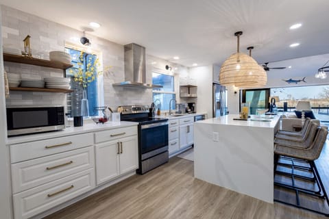 Lake days start here—fully stocked kitchen with a stylish island perfect for prepping meals or hanging out with the crew