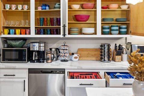 Dinnerware for Days – Colorful dishes and open shelving make mealtimes feel both effortless and fun.