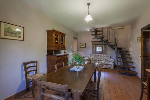 Furniture, Flooring, Kitchen & Dining Room Table, Chair, Houseplant, Hardwood, Dining Room, Flowerpot, Wood Stain, Lamp