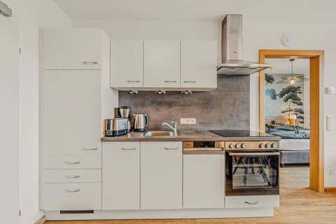 Neben der normalen Filter-Kaffeemaschine findest du hier auch noch eine Senseo-Pad-Maschine