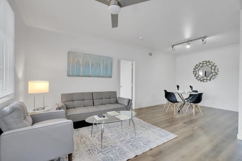 Marina Del Rey 2 Bedroom Living Room