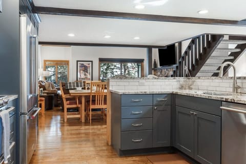Fully Equipped Kitchen with New Appliances and Granite Countertops