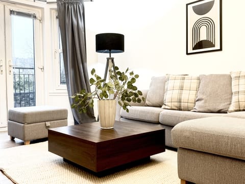 Living Room / Lounge