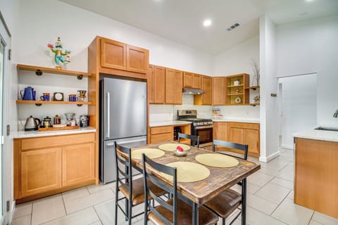 Dining Area & Kitchen | French Press | Coffee Percolator | Complimentary Coffee