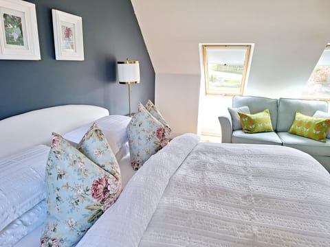 queen size bed with sofa bed and ensuite bathroom