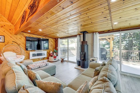 Wrightwood Vacation Rental | 3BR | 2.5BA | 1,600 Sq Ft | Stairs Required