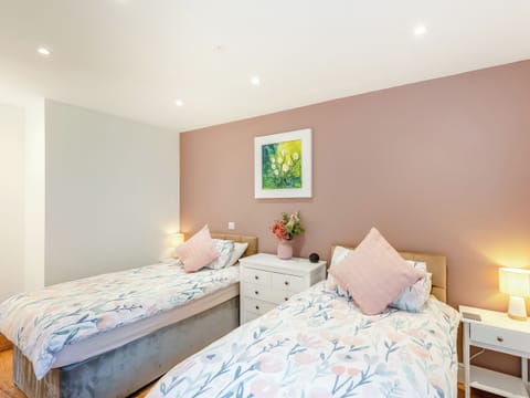 Twin bedroom | Tank Barn, Leighton, near Welshpool