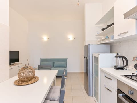 Furniture, Flooring, Interior Design, Floor, Countertop, Apartment, Ceiling, Home, Major Appliance, Room