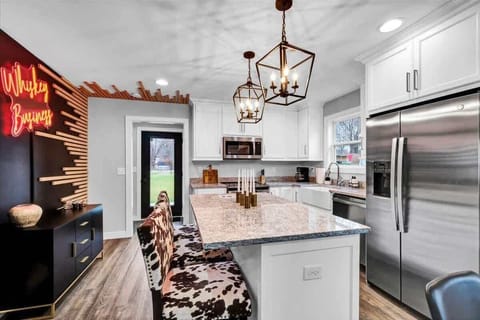 Kitchen: Cool and homey vibe at the same time!