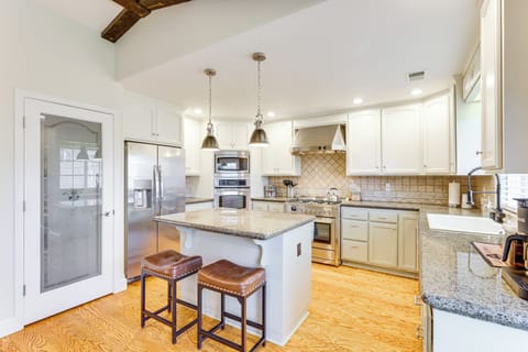 Kitchen | Dual Keurig/Drip Coffee Maker | Dishwasher | Cooking Basics