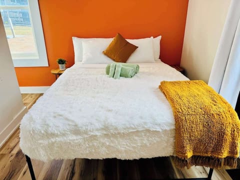 Drift into dreamland in this stylish bedroom, complete with premium linens & luxury touches. #QueenBed