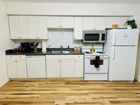Designed for foodies! A spacious kitchen with all the essentials for a comfortable stay. #ShortNorthRental