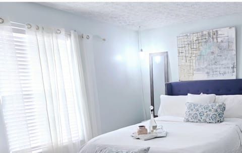 "Most Comfortable BED I've EVER SLEPT IN !" 
-Heidi        guest 2O24