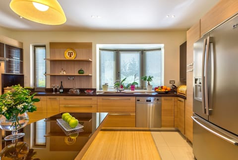 Fully-equipped kitchen